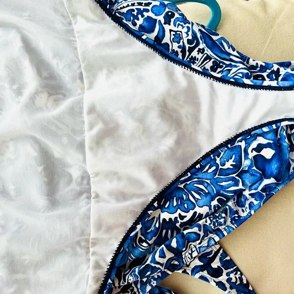 SOLD ☀️Ralph Lauren Women’s Tummy Slimming Blue Floral One Piece Swimsuit Sz 12 - Picture 7 of 13